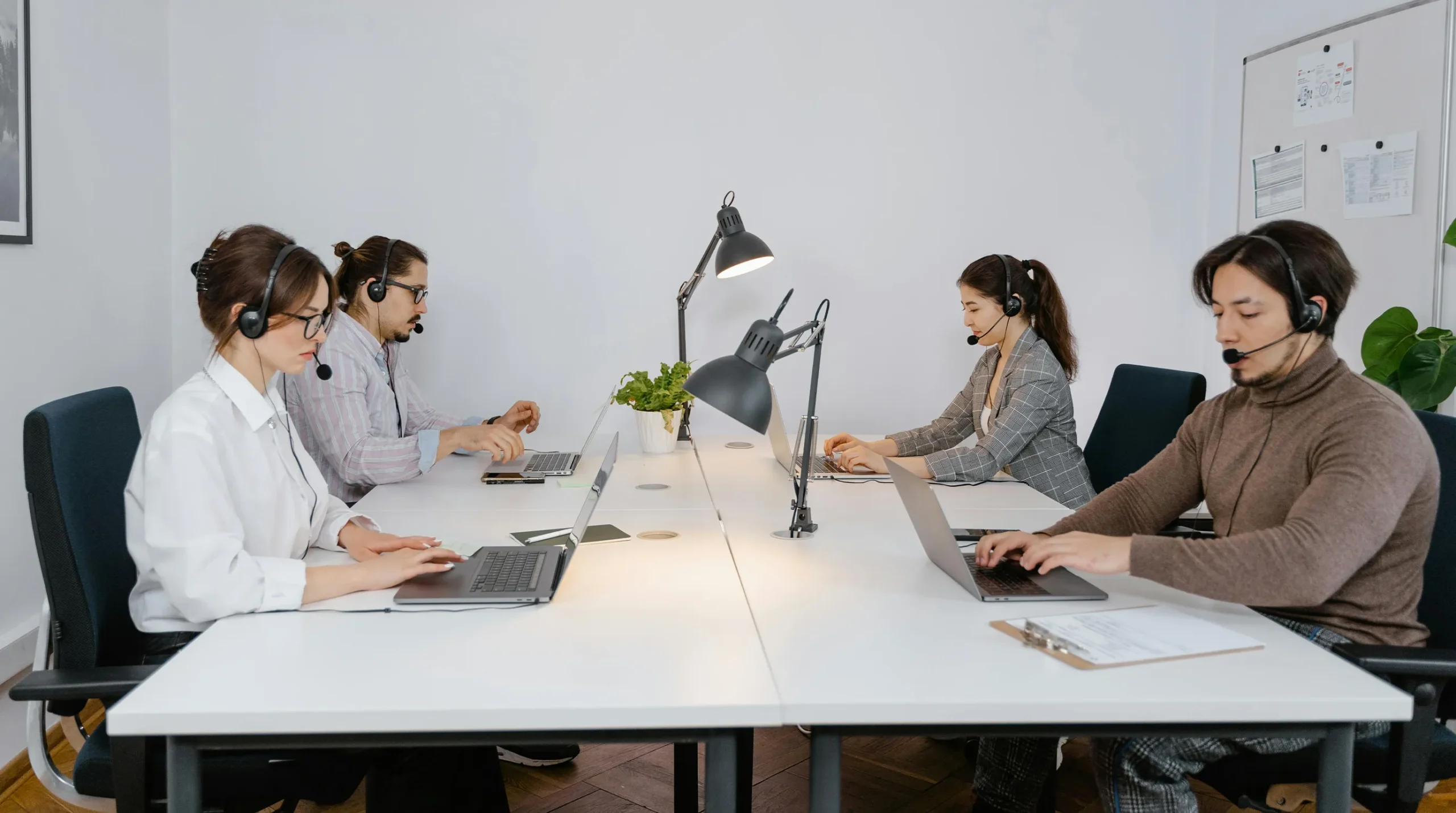 ecommerce seller overwhelmed by order management during dropshipping scaling