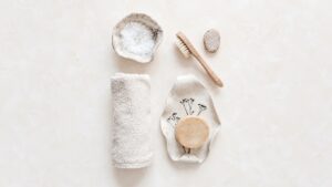 Complementary bathroom items illustrating dropshipping bundles and the need to specify which products are included